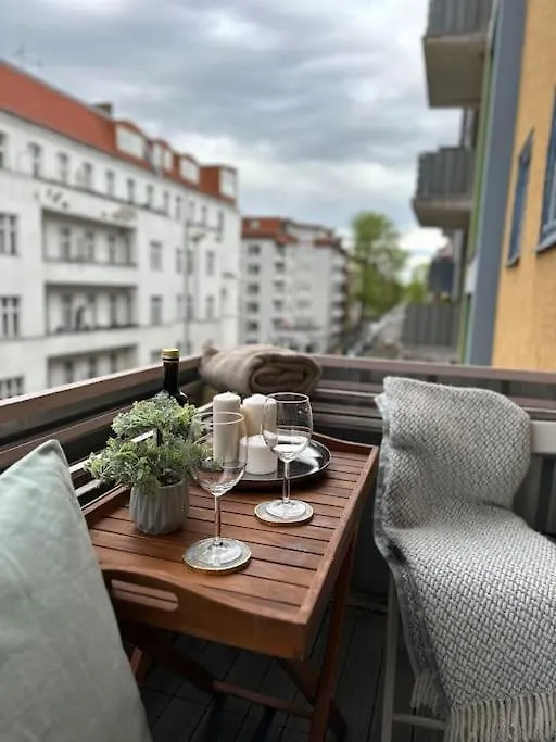 2 Zimmer Apartment Mit Parkplatz Berlin